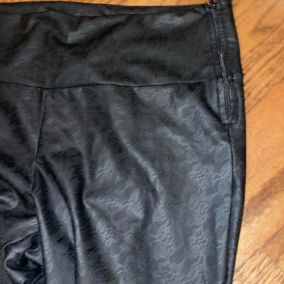 Vegan Leather Lace textured Leggings - Picture 11 of 15